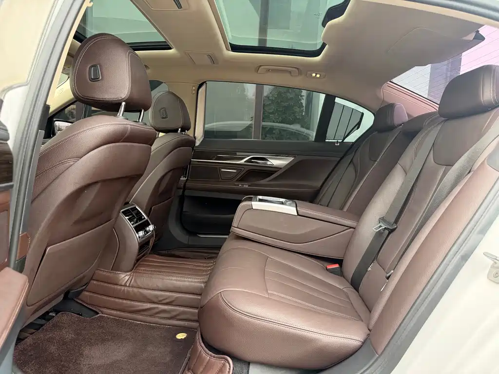 BMW 7 Series 2017 — фото 17