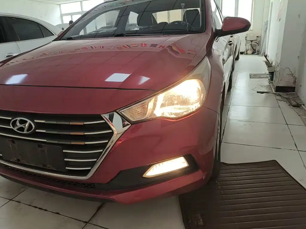 Hyundai Verna 2017 — фото 24