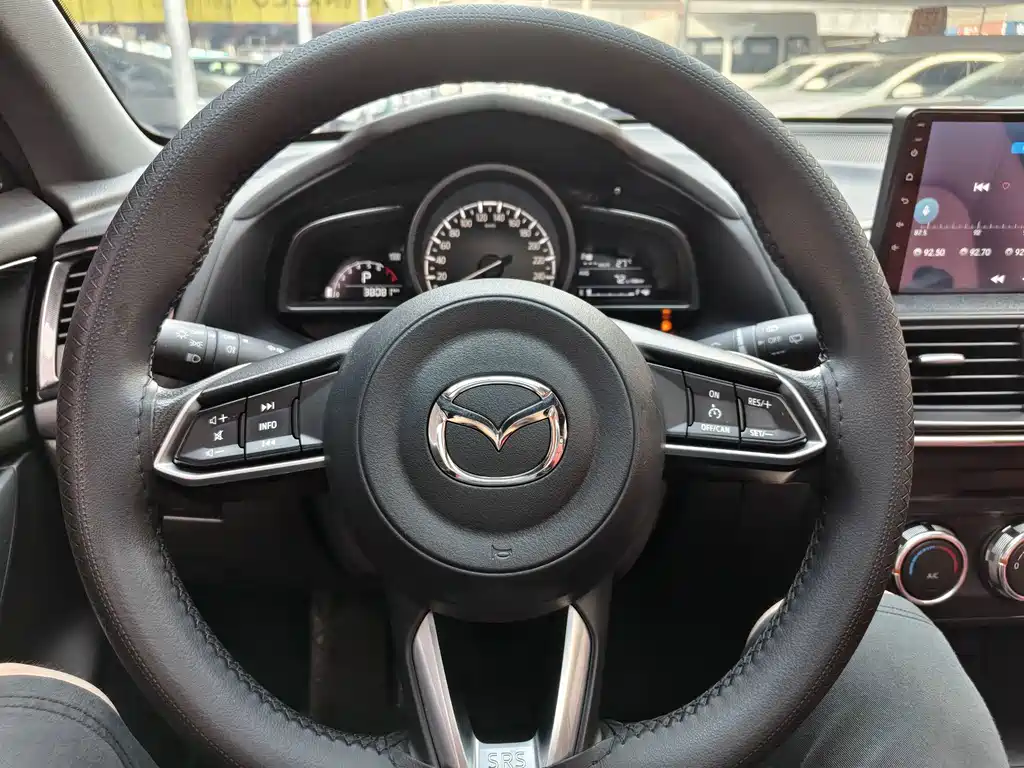 Mazda CX-4 2023 — фото 10