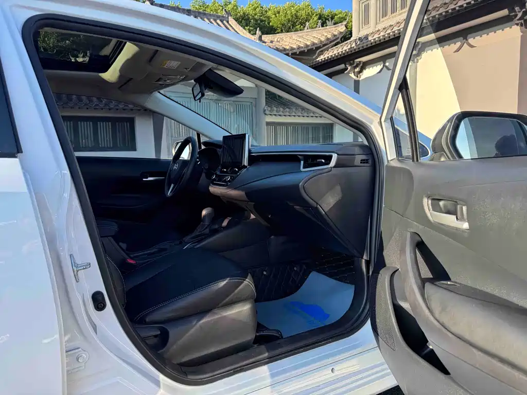 Toyota Corolla 2023 — фото 10