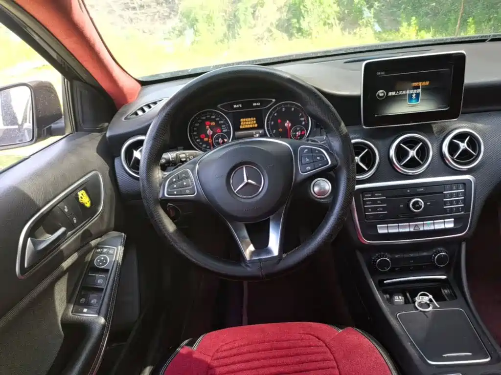 Mercedes-Benz A-Class 2016 — фото 11