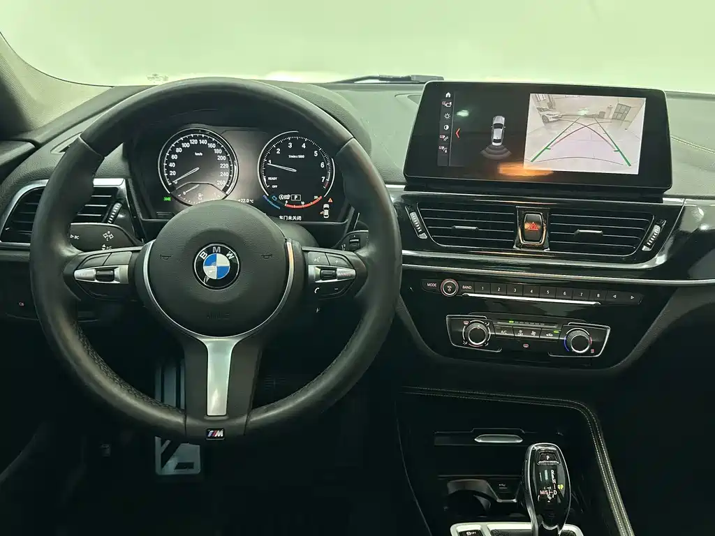 BMW 1 Series 2023 — фото 11