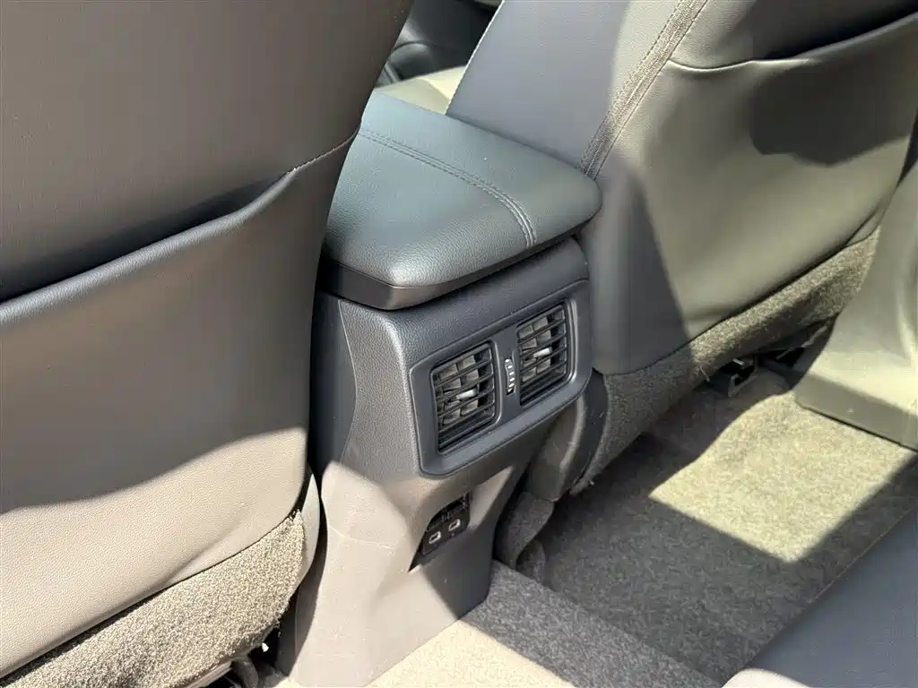 Toyota RAV4 2024 — фото 13
