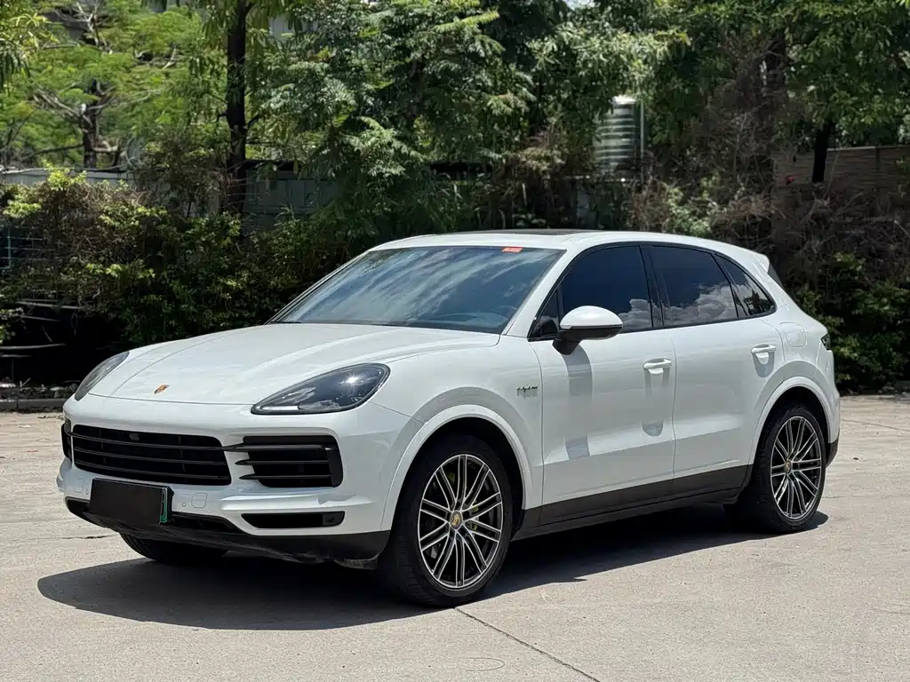 Porsche Cayenne Hybrid 2023