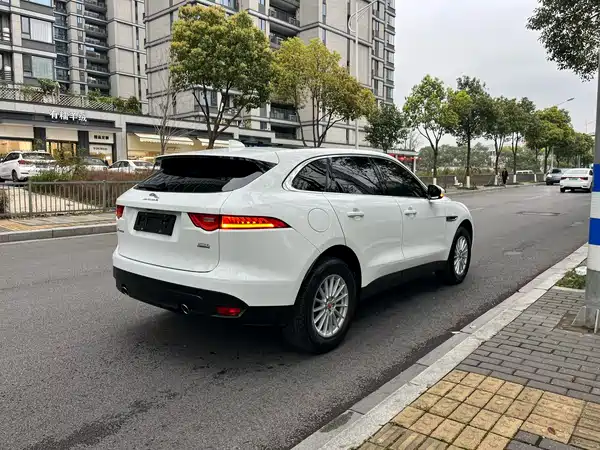 Jaguar F-PACE 2019