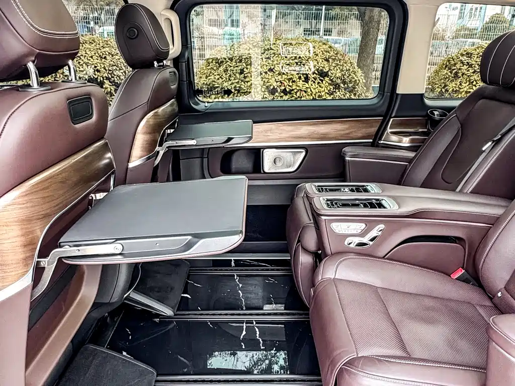 Mercedes-Benz V-Class 2022 — фото 11