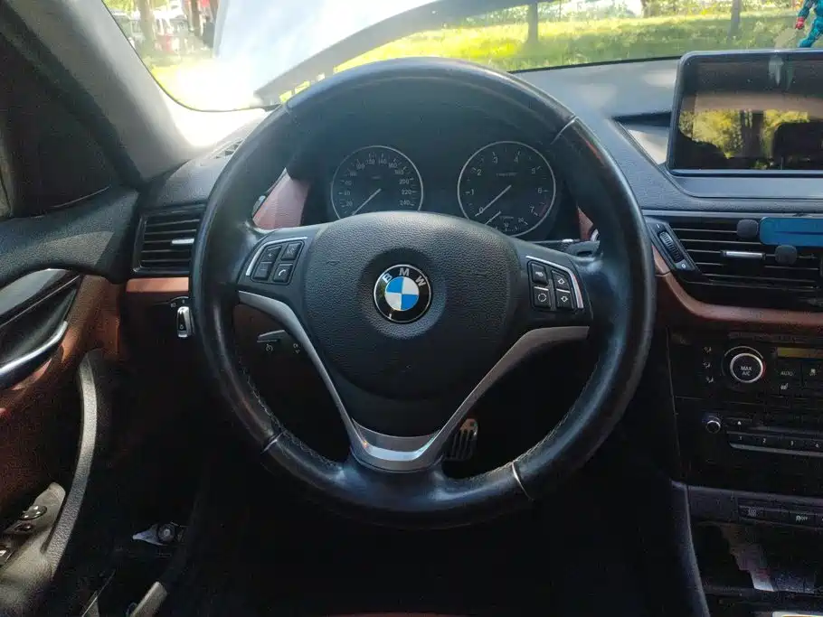 BMW X1 2013 — фото 15
