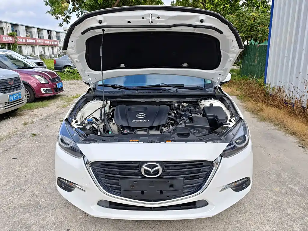 Mazda 3 Axela 2017 — фото 25