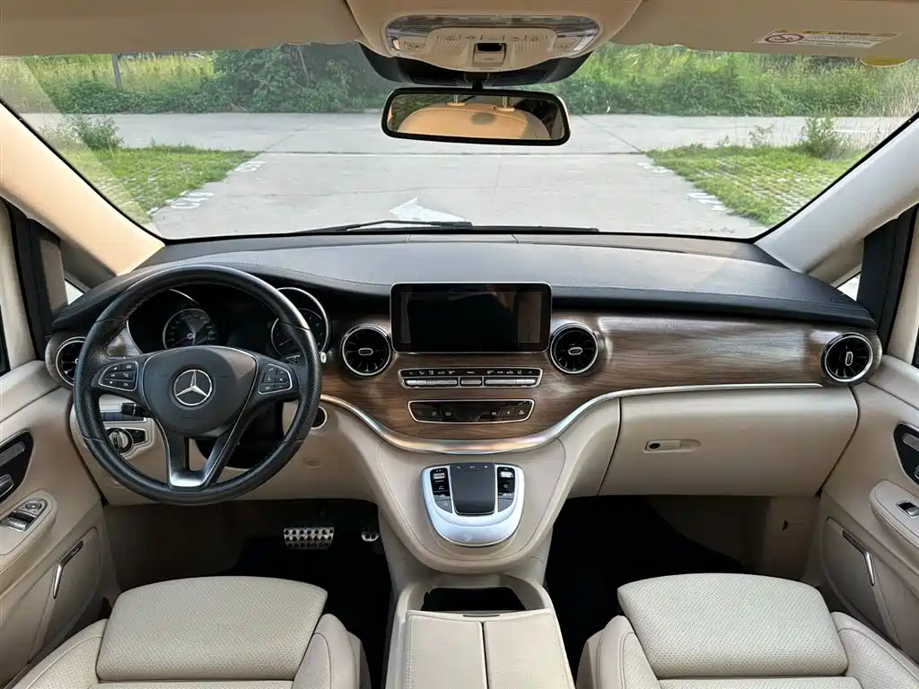 Mercedes-Benz V-Class 2022 — фото 11
