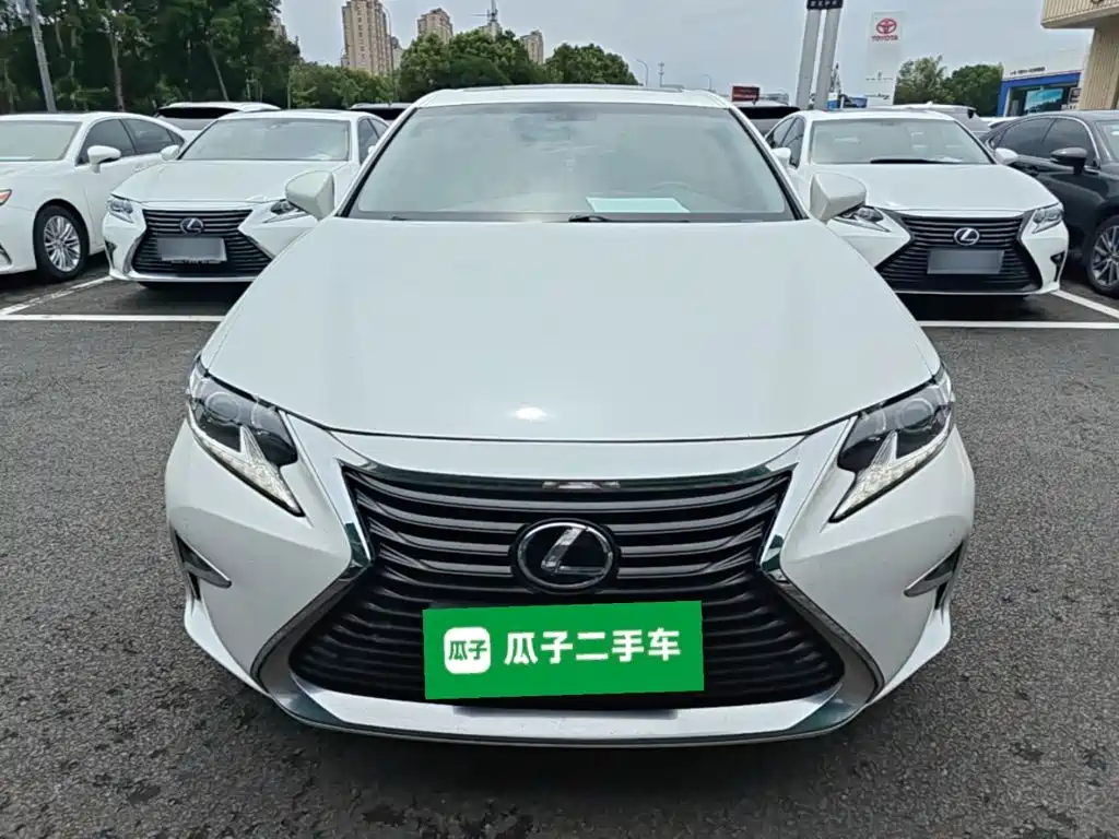 Lexus ES 2018 — фото 3