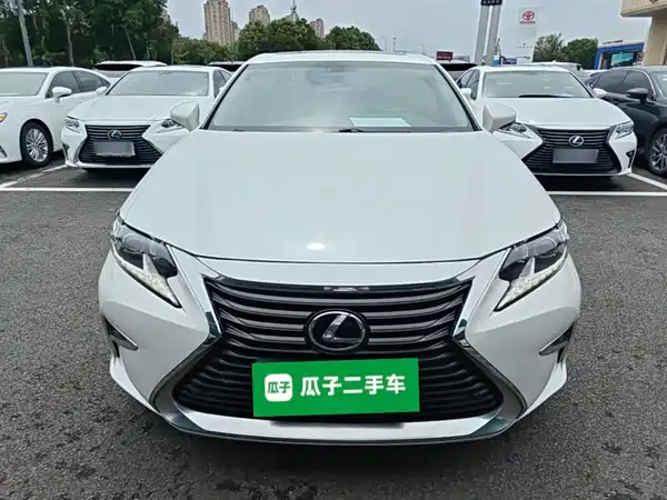 Lexus ES 2018