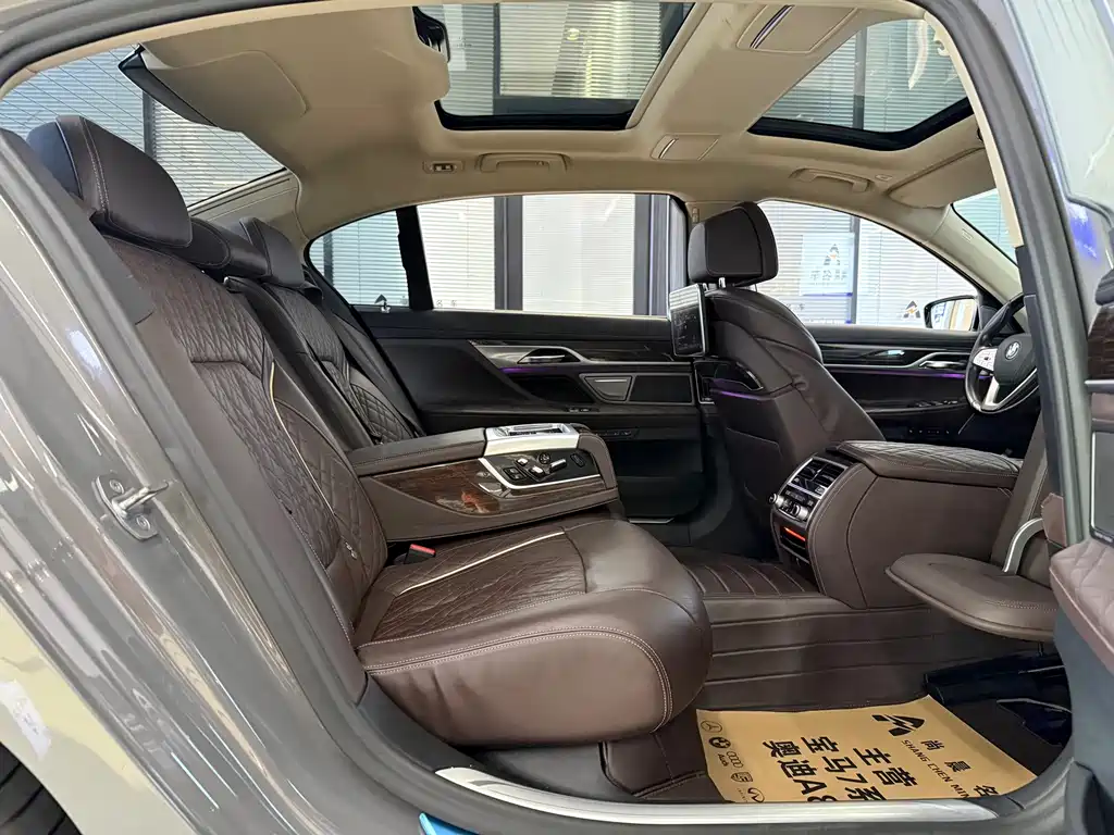 BMW 7 Series 2020 — фото 10