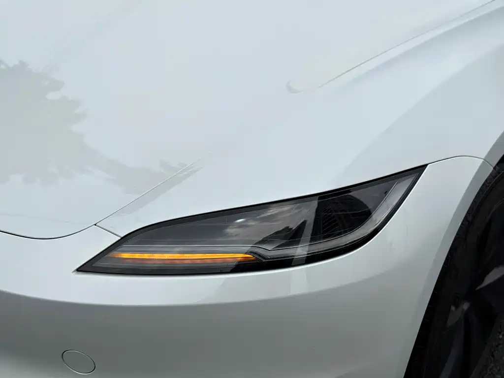 Tesla Model 3 2025 — фото 14