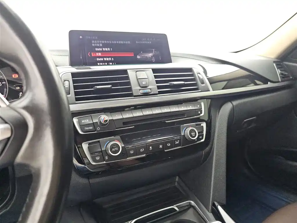 BMW 3 Series 2019 — фото 10
