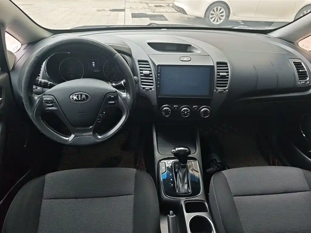 Kia K3 2017 — фото 10