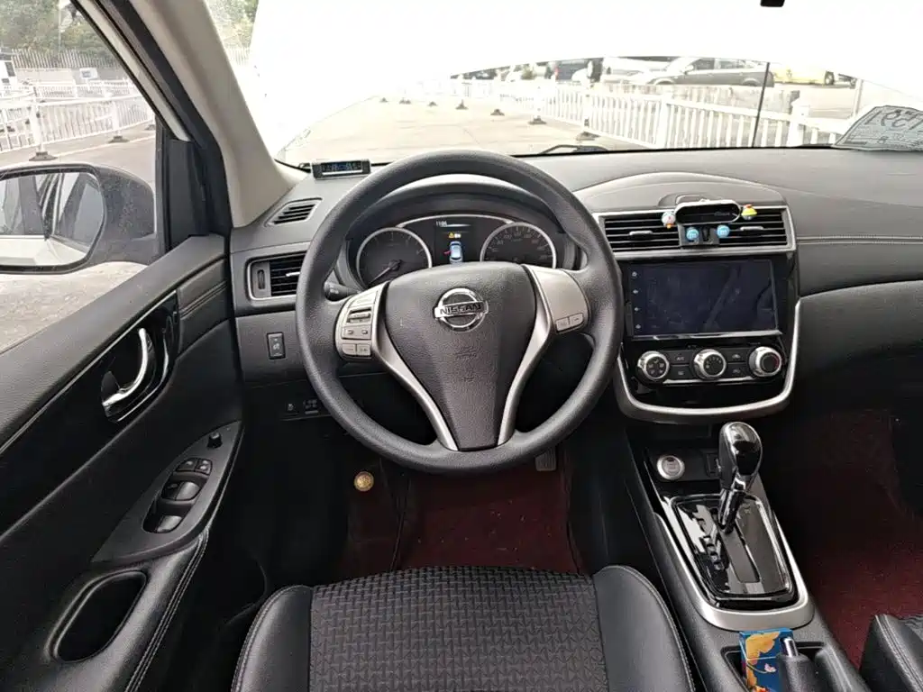 Nissan Tiida 2019 — фото 11