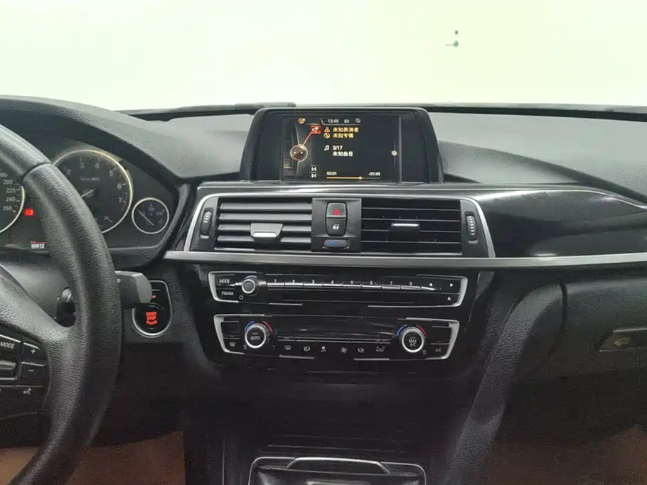 BMW 3 Series 2017 — фото 13