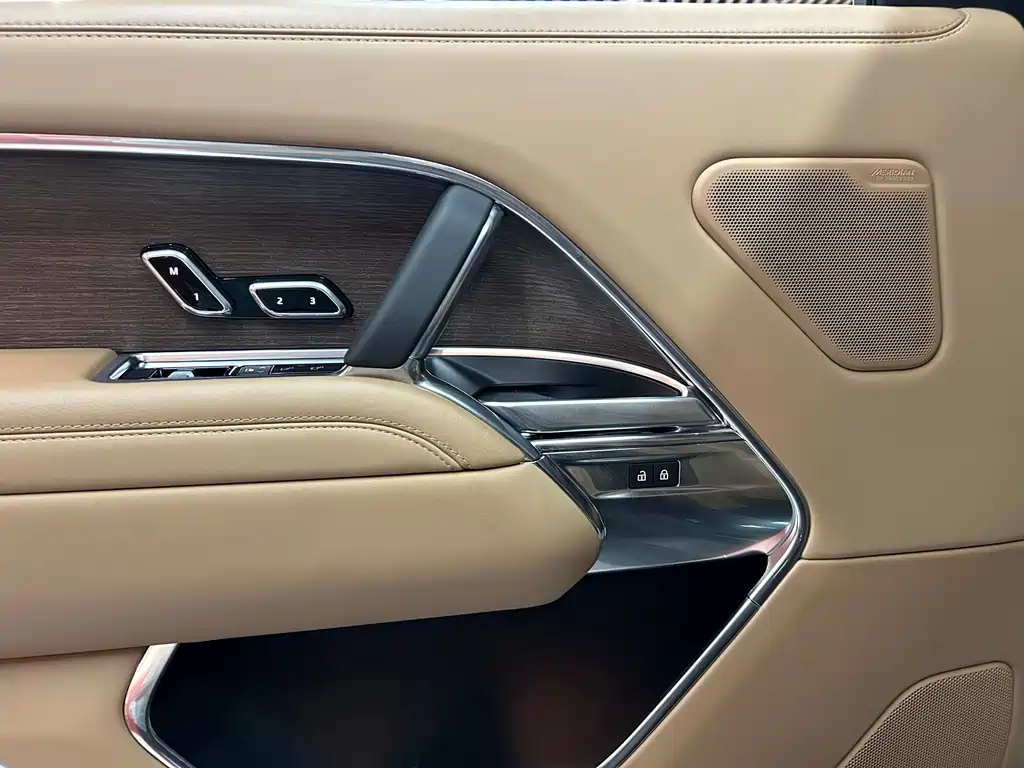 Land Rover Range Rover 2023 — фото 18