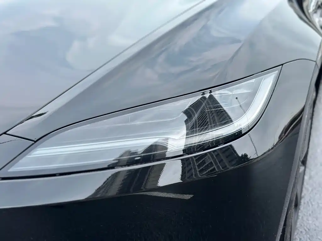 Tesla Model 3 2025 — фото 16
