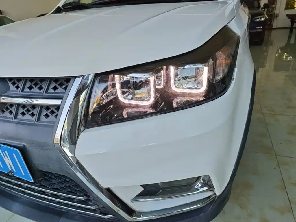 BAIC Huansu S3 2017 — фото 24