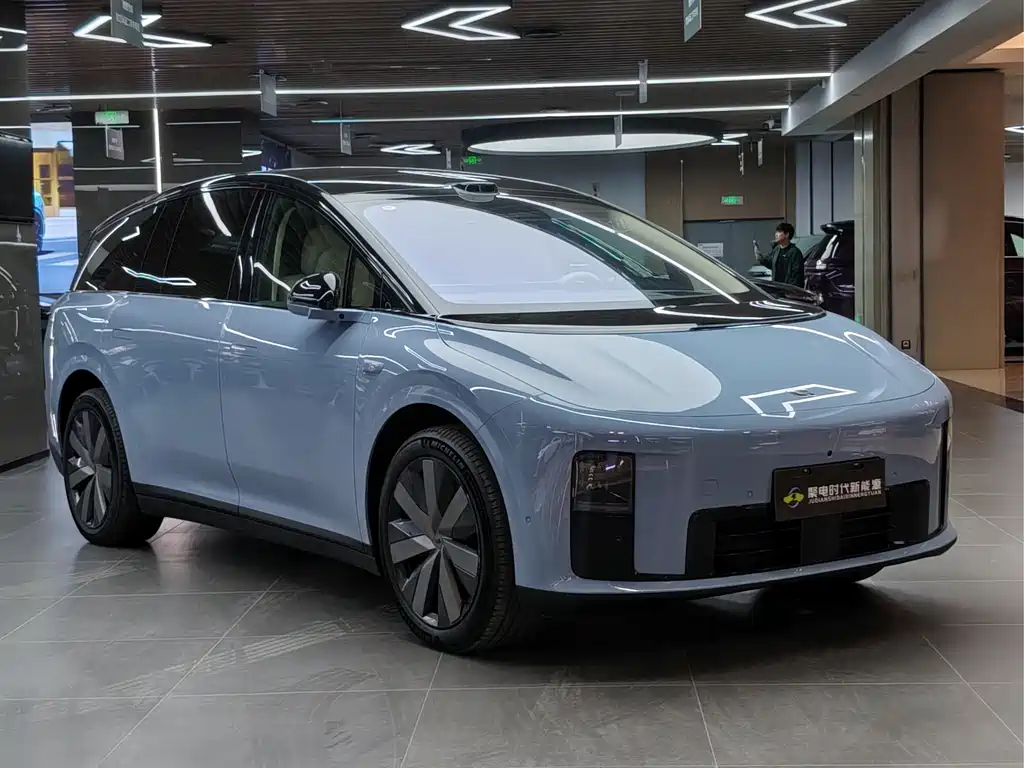 Li Auto i8 2025
