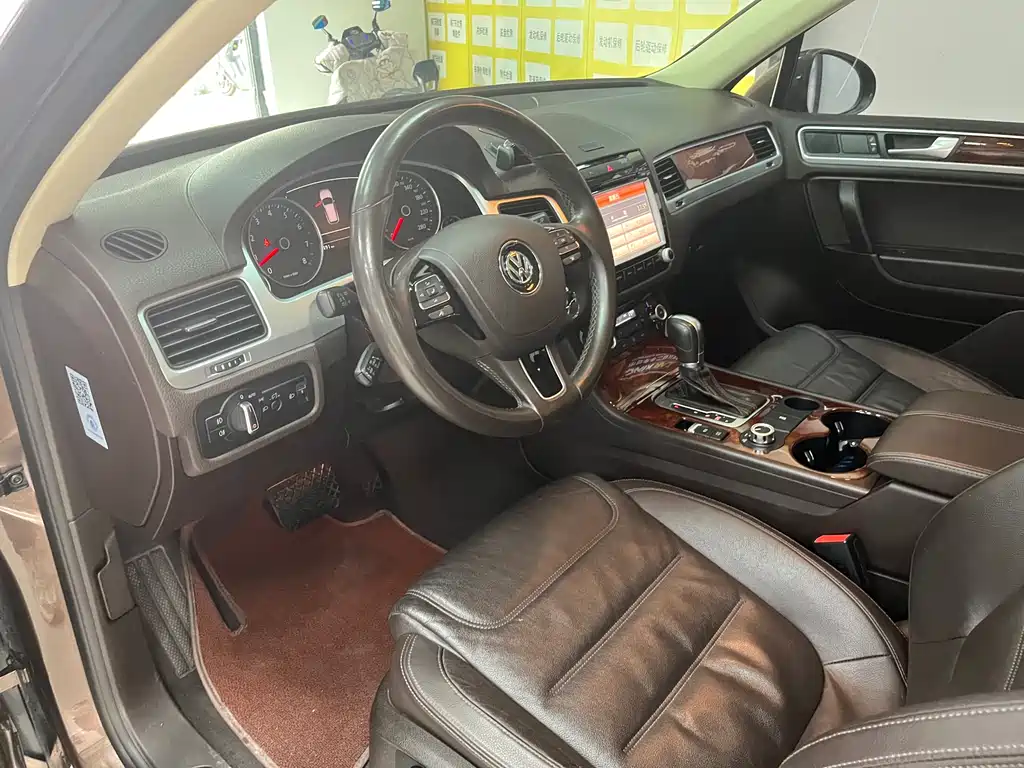 Volkswagen Touareg 2015 — фото 11