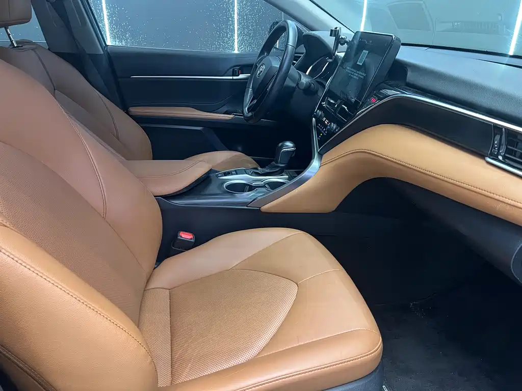 Toyota Camry 2023 — фото 4