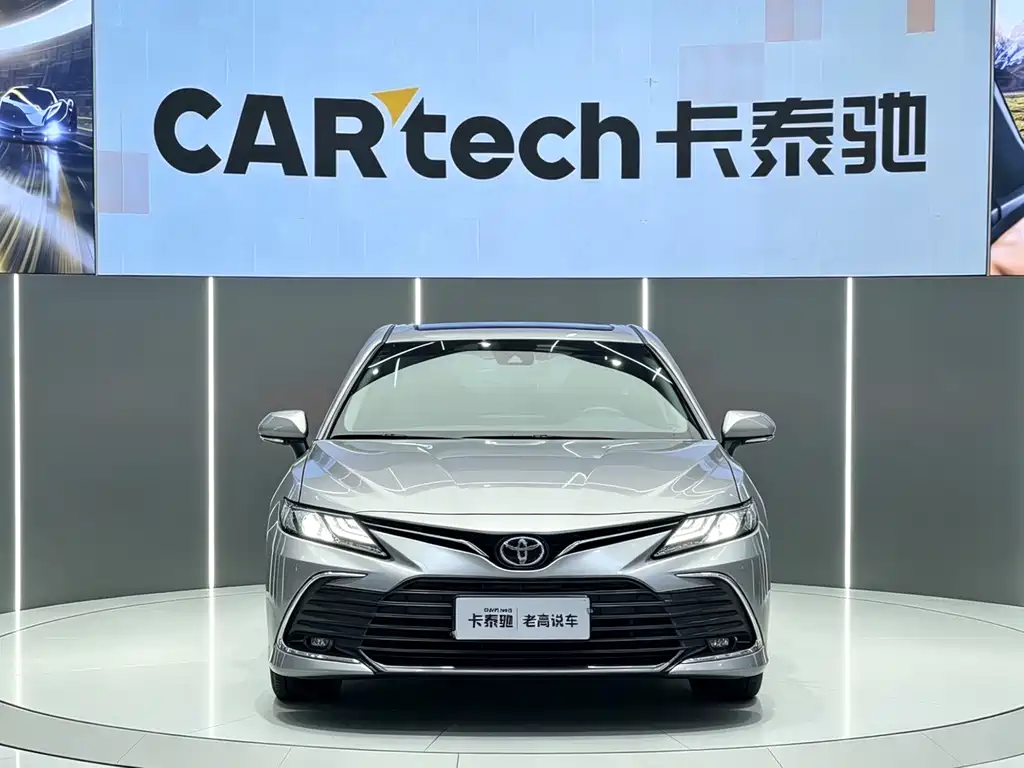 Toyota Camry 2023 — фото 2