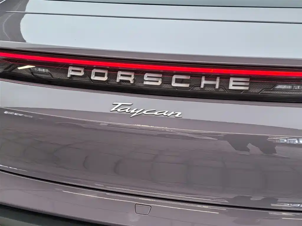 Porsche Taycan 2025 — фото 19