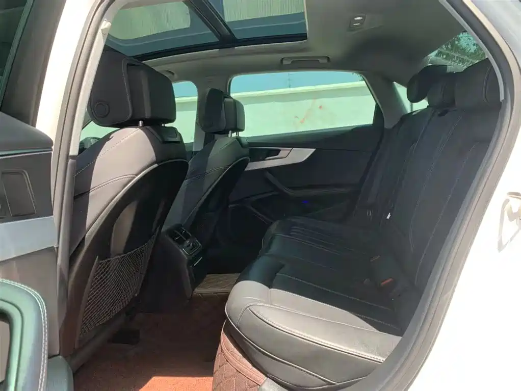 Audi A4L 2021