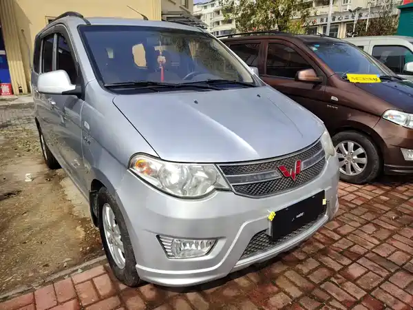 Wuling Hongguang 2014