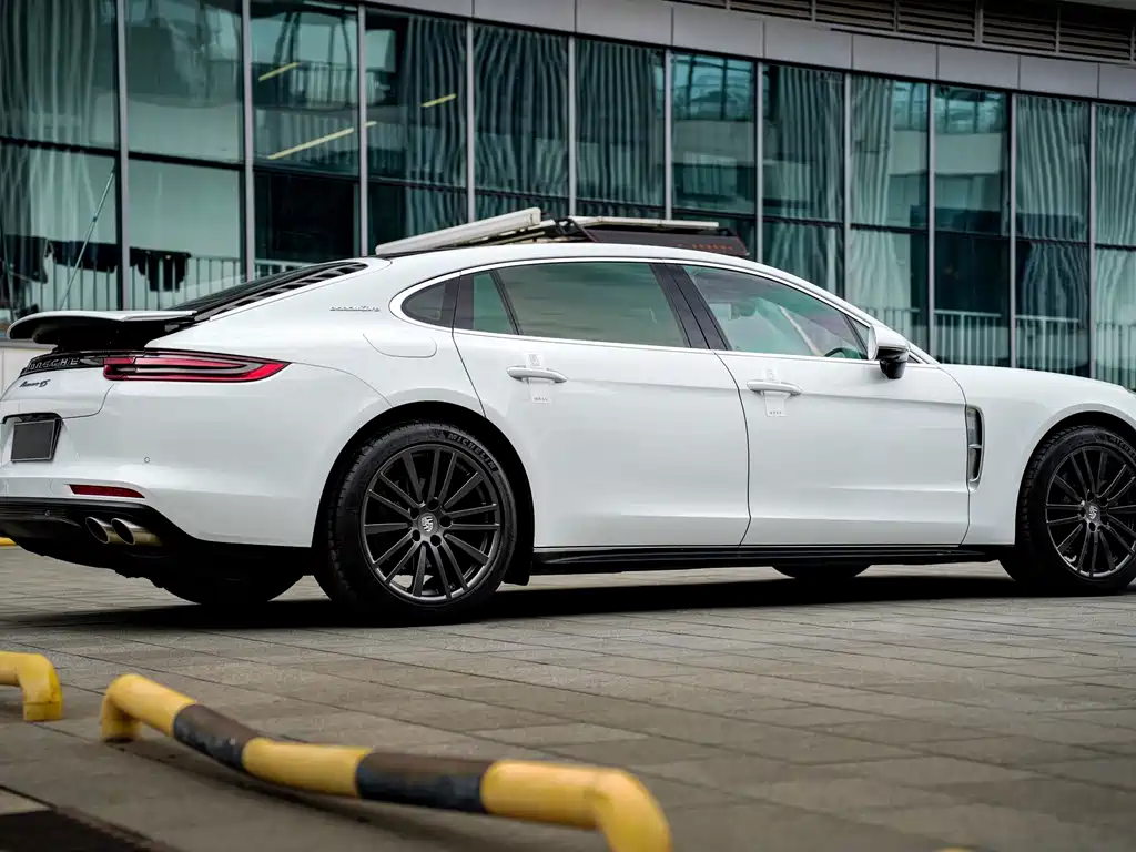 Porsche Panamera 2018 — фото 19