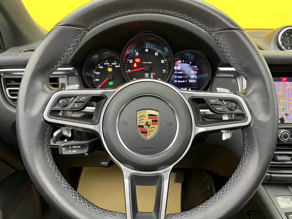 Porsche Macan 2021 — фото 11