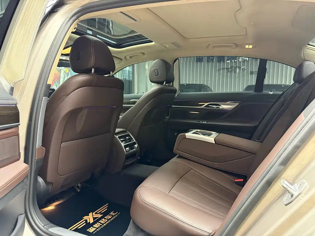 BMW 7 Series 2017 — фото 15
