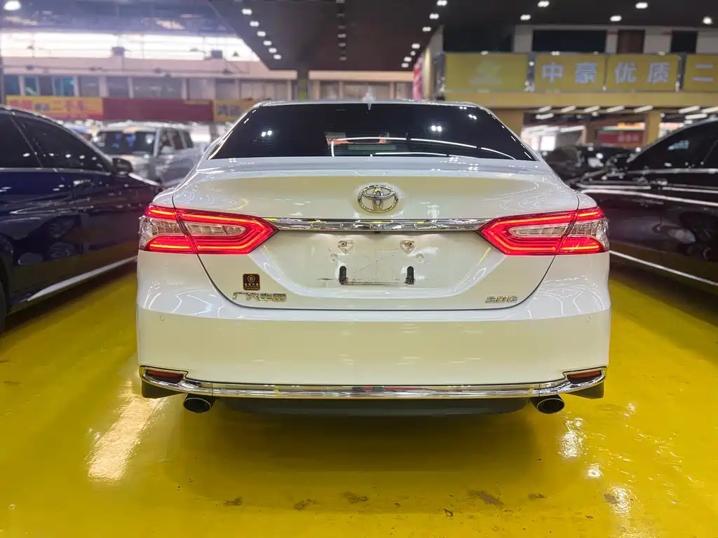Toyota Camry 2023 — фото 4