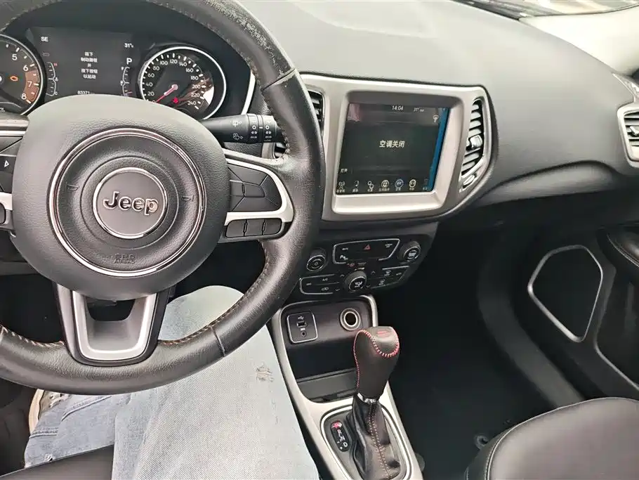 Jeep Compass 2017 — фото 12