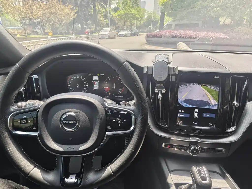 Volvo XC60 2019 — фото 15