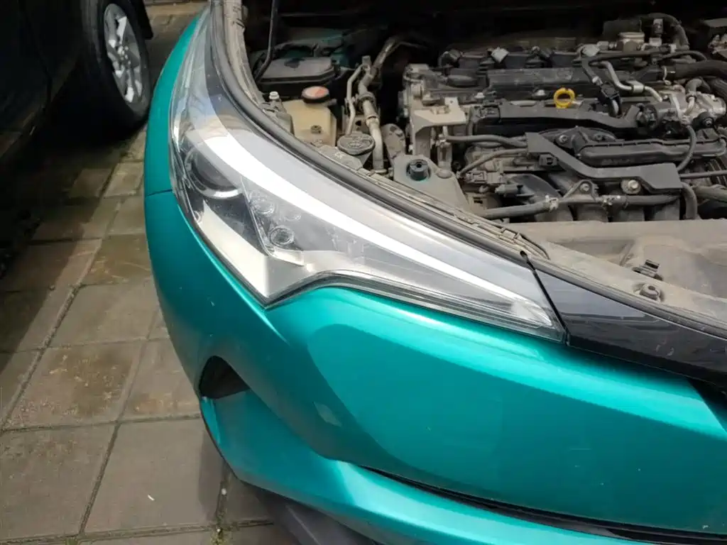 Toyota C-HR 2018 — фото 13