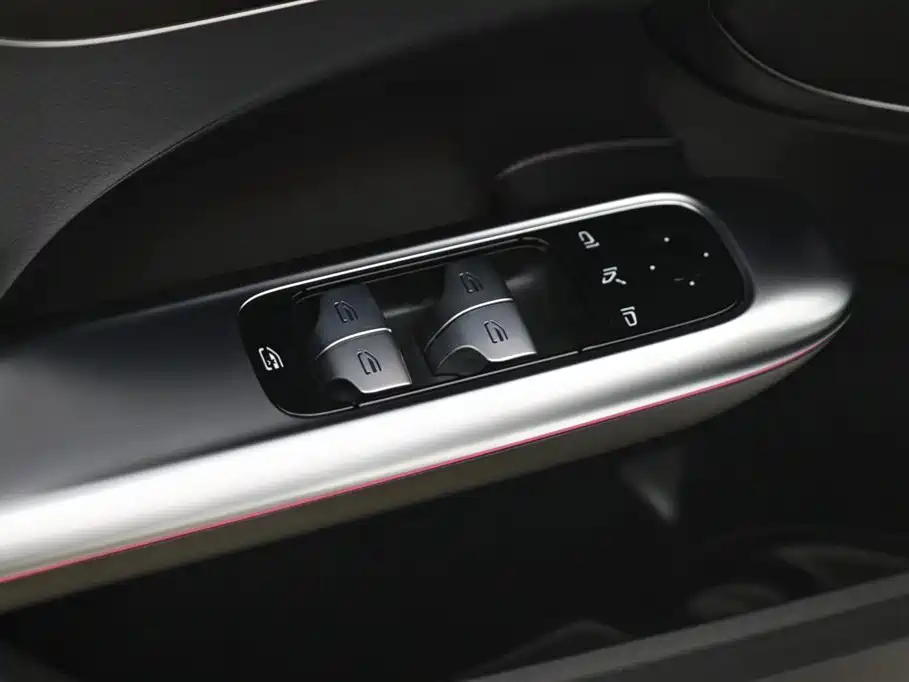Mercedes-Benz C-Class 2025 — фото 11