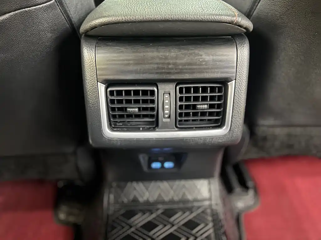 Toyota Camry 2023 — фото 16