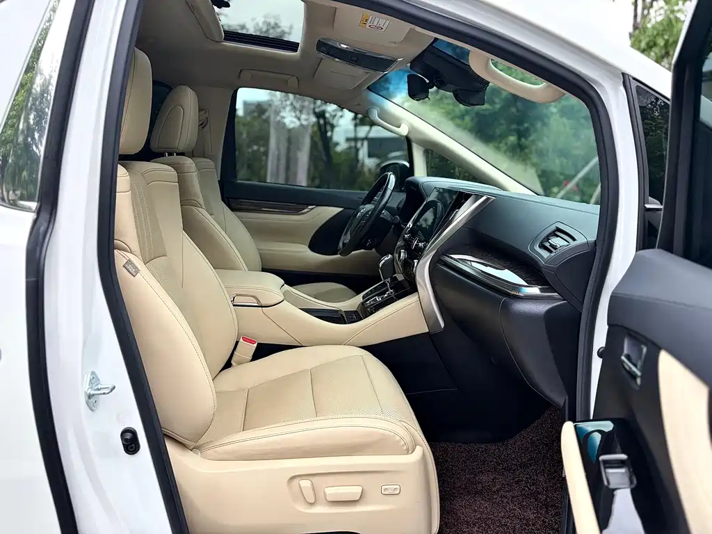Toyota Alphard 2021 — фото 18