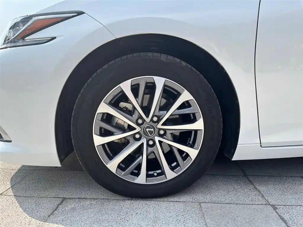 Lexus ES 2022 — фото 9