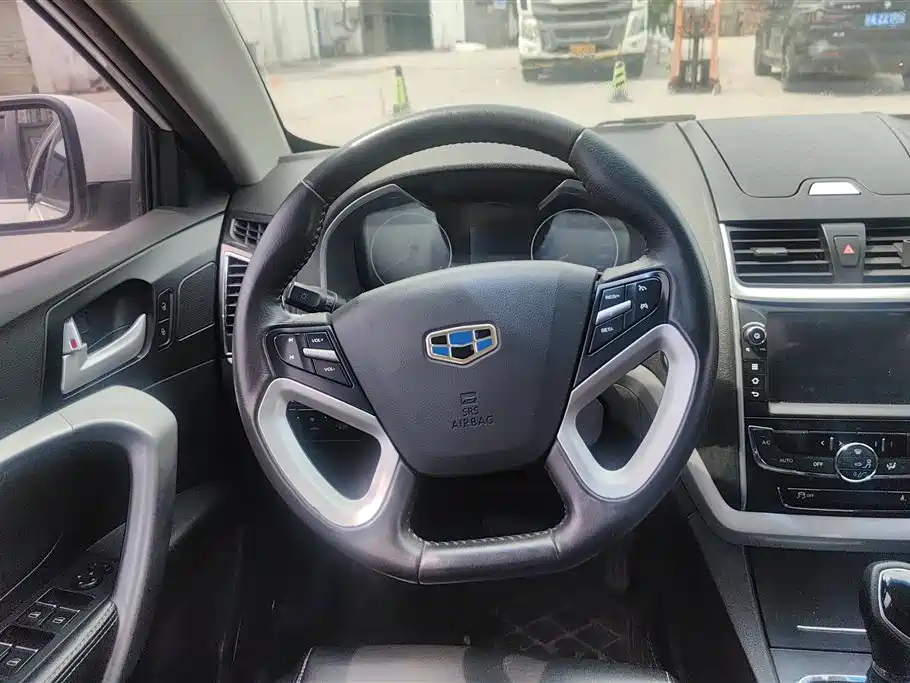 Geely Emgrand 2016 — фото 15