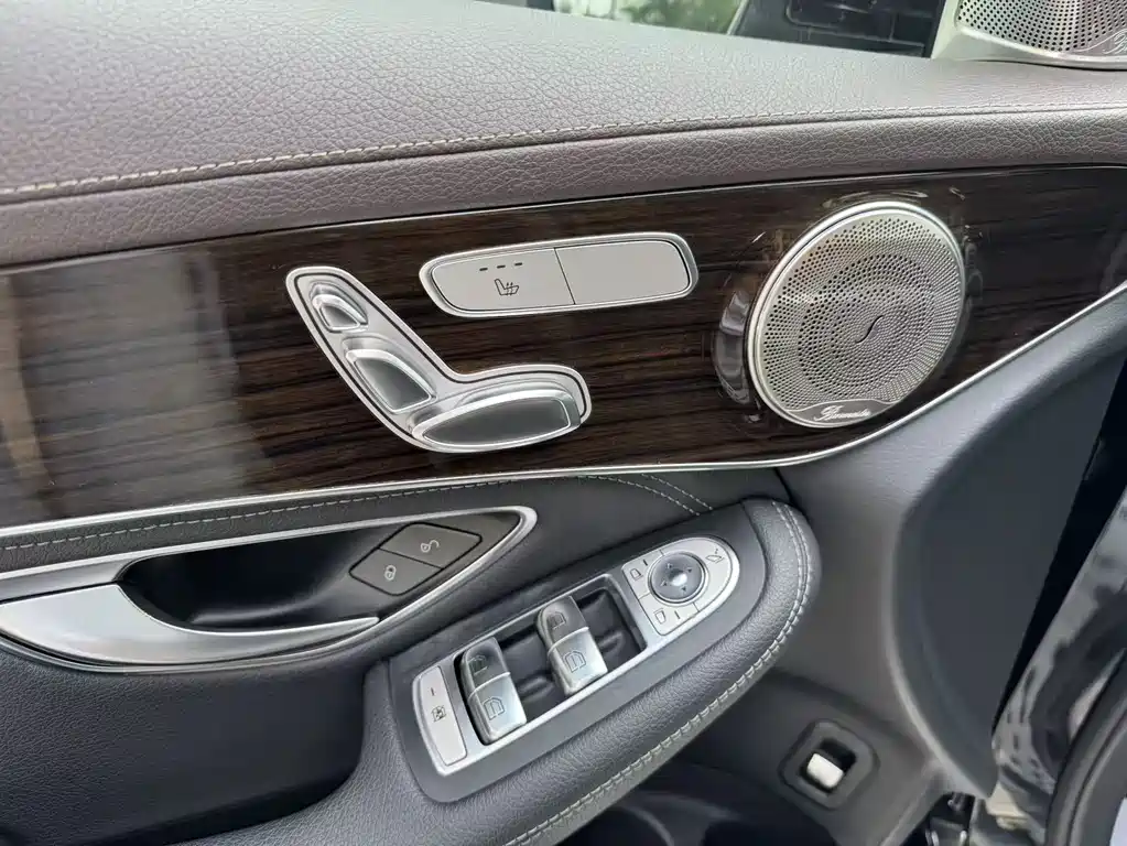 Mercedes-Benz GLC 2018 — фото 18