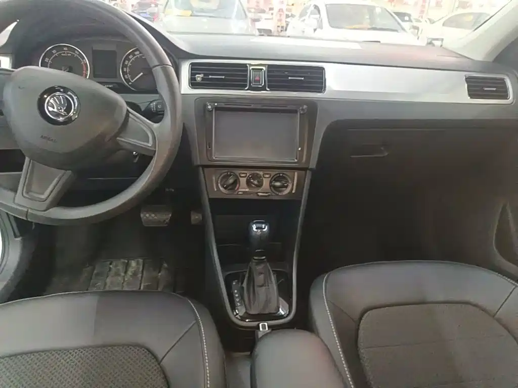 Skoda Rapid Spaceback 2017 — фото 14