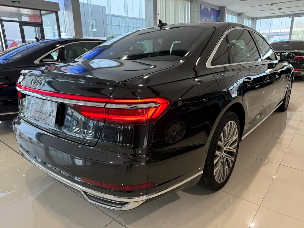 Audi A8 2018 — фото 3