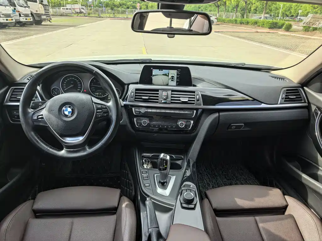 BMW 3 Series 2018 — фото 7