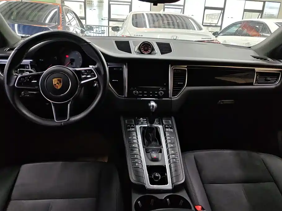 Porsche Macan 2018 — фото 12