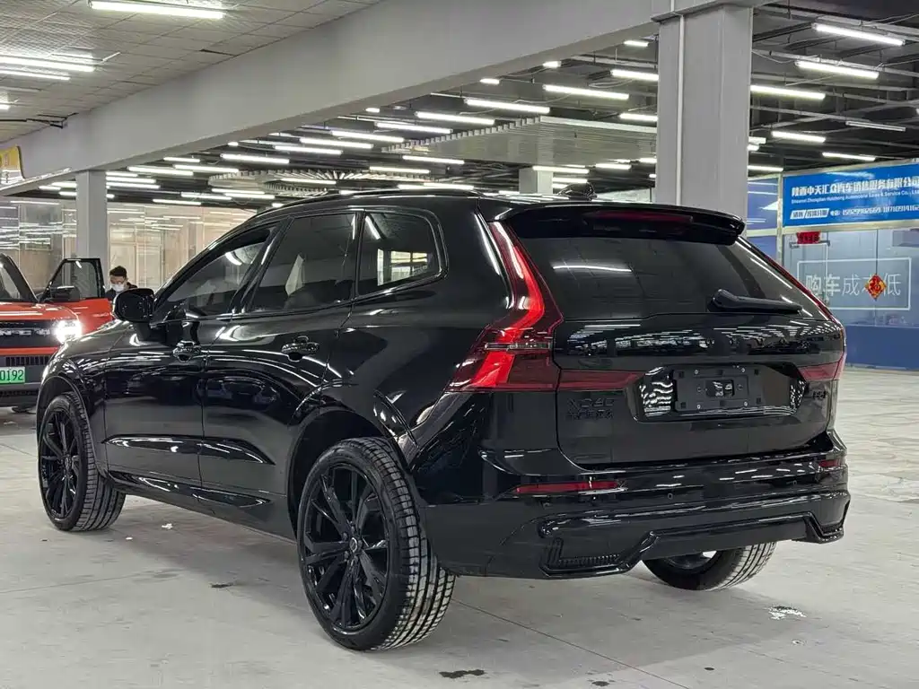 Volvo XC60 2025 — фото 7