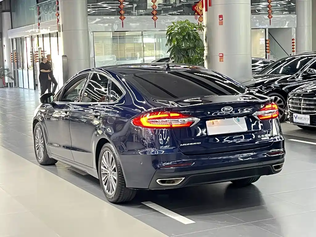 Ford Mondeo 2020 — фото 8